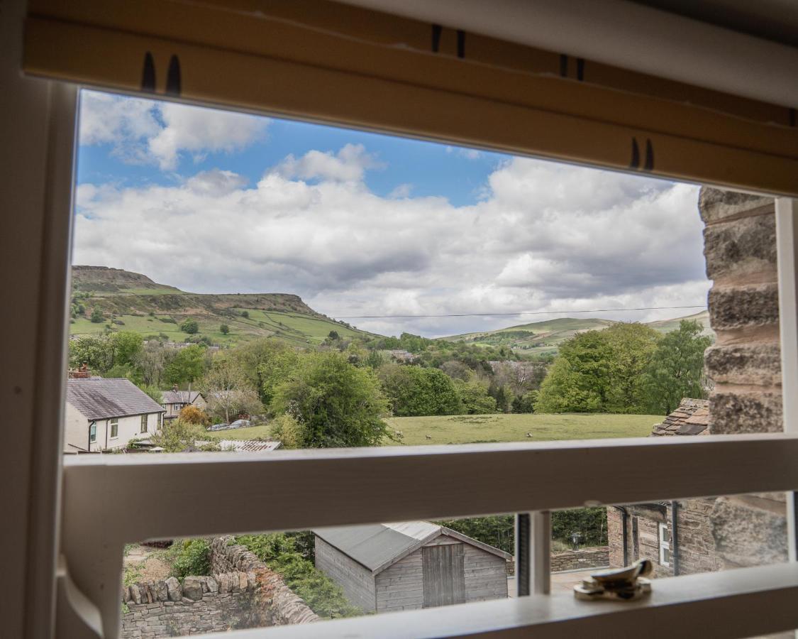 The Old Hall Inn Chinley Exterior foto